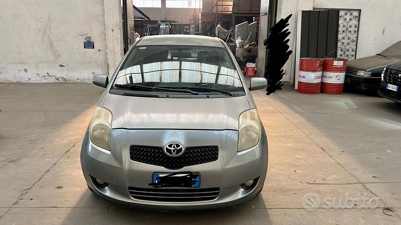 Usata Toyota Yaris 2006 Grigio Berlina