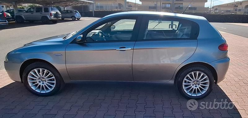 Usata Alfa Romeo 147 2005 Grigio Utilitaria