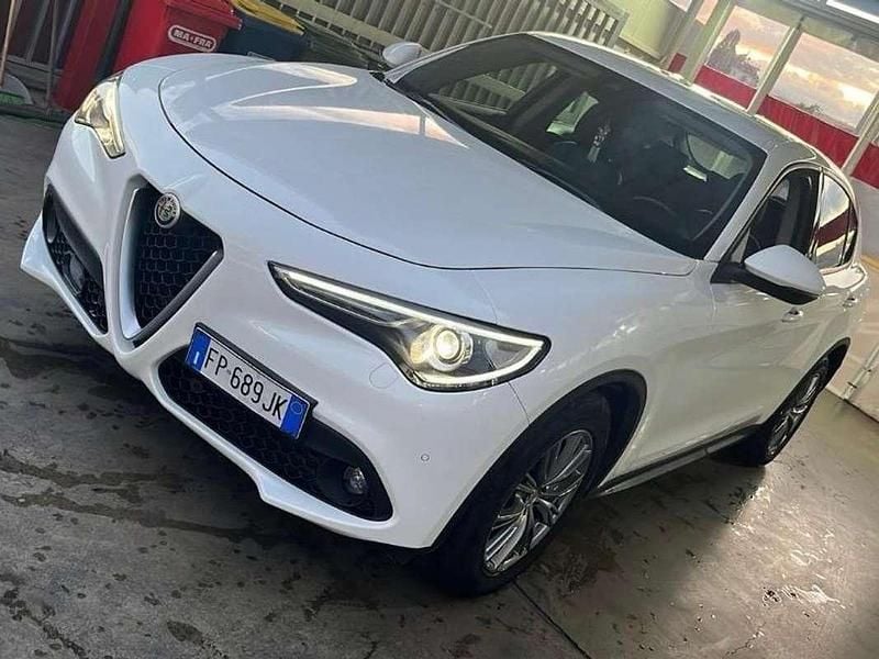 Usata Alfa Romeo Stelvio Executive 179 CV (131 kW) 2018 Bianco SUV