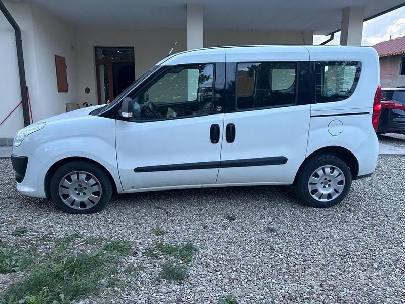 Usata Fiat Doblò 135 CV (99 kW) 2011 Bianco Monovolume