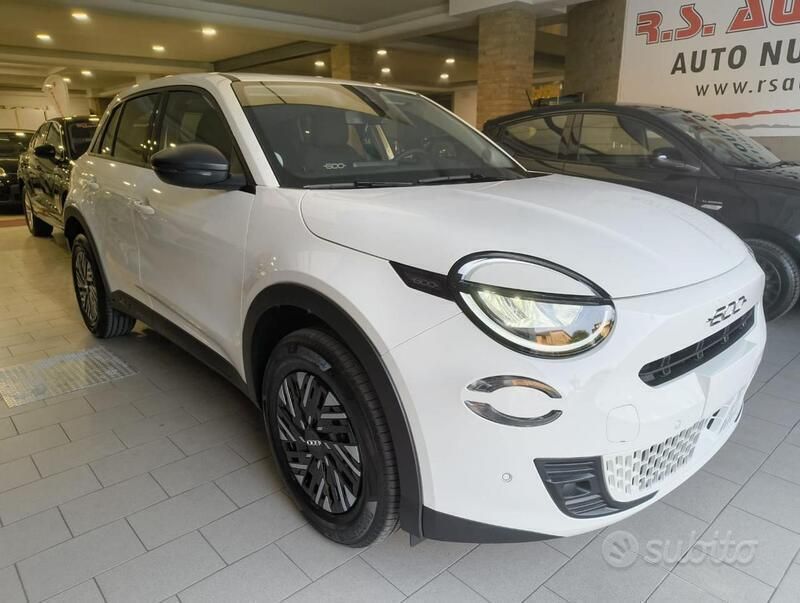 Nuova Fiat 600 Comfort 101 CV (74 kW) 2025 Bianco(met.) SUV