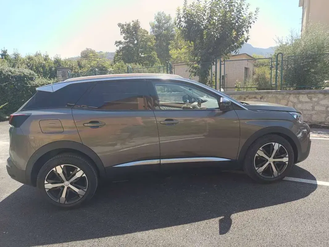 Usata Peugeot 3008 Allure 131 CV (96 kW) 2018 Verde SUV