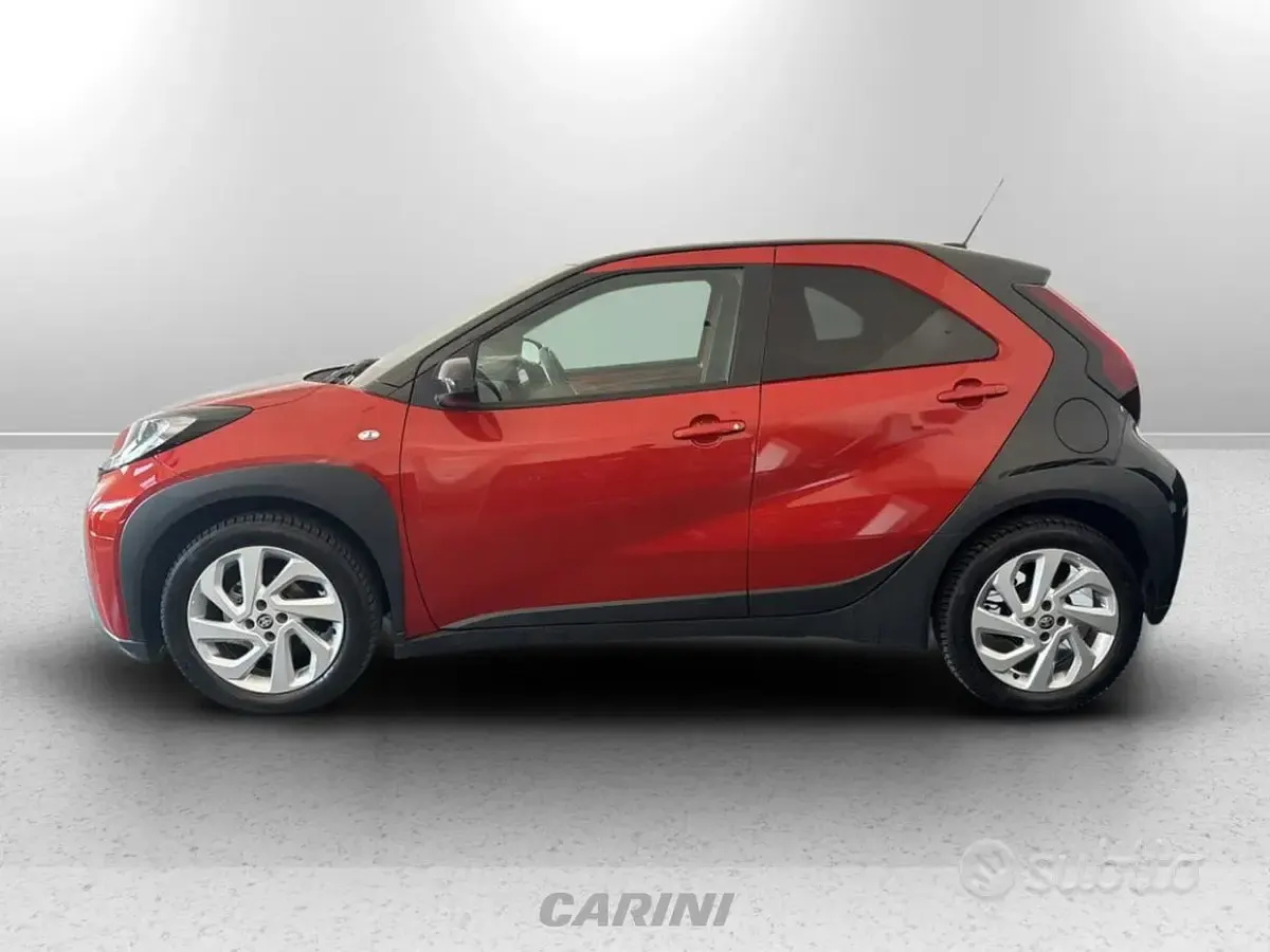 Usata Toyota Aygo X Trend 72 CV (52 kW) 2022 Rosso SUV