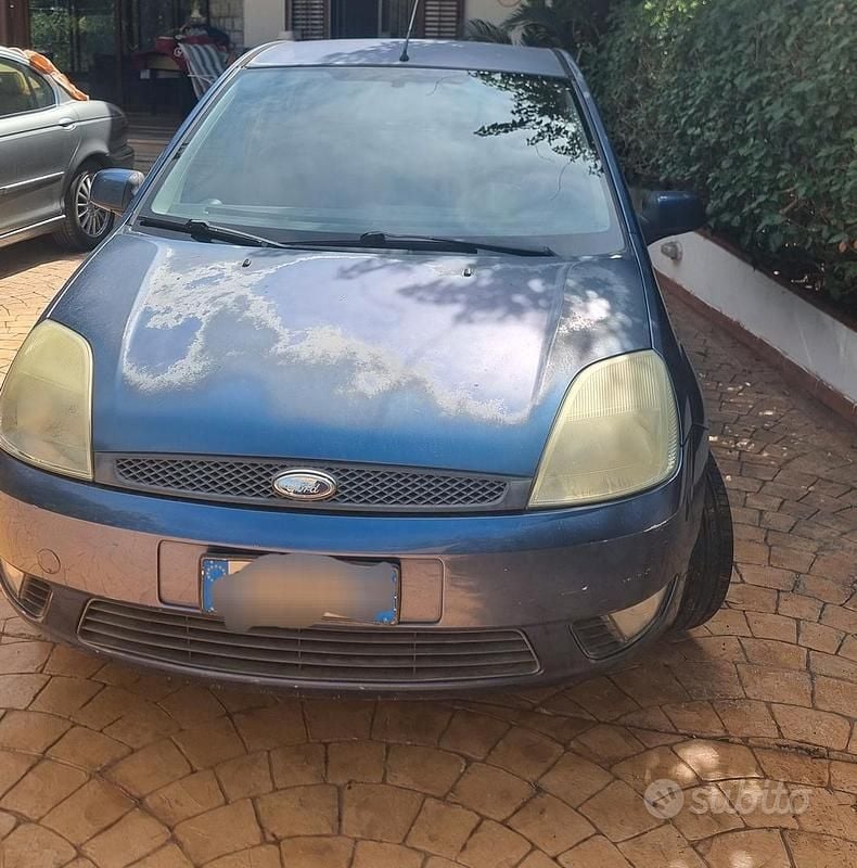 Usata 2005 Ford Fiesta Due volumi | 2800 € (Buon prezzo) - Immagine 1/4