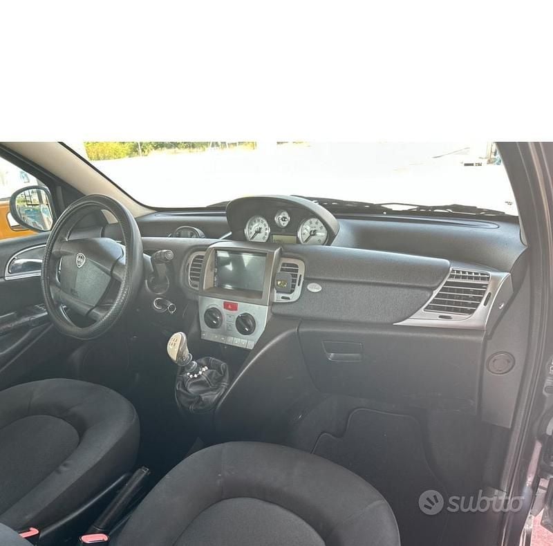 Usata Lancia Ypsilon 69 CV (50 kW) 2012 Marrone Utilitaria