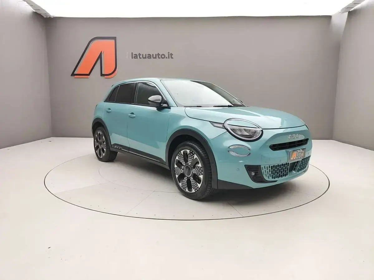 Usata Fiat 600 La Prima 145 CV (106 kW) 2025 Azzurro acqua SUV