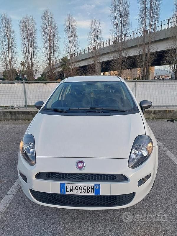 Usata Fiat Punto Evo Young 75 CV (55 kW) 2014 Bianco Utilitaria