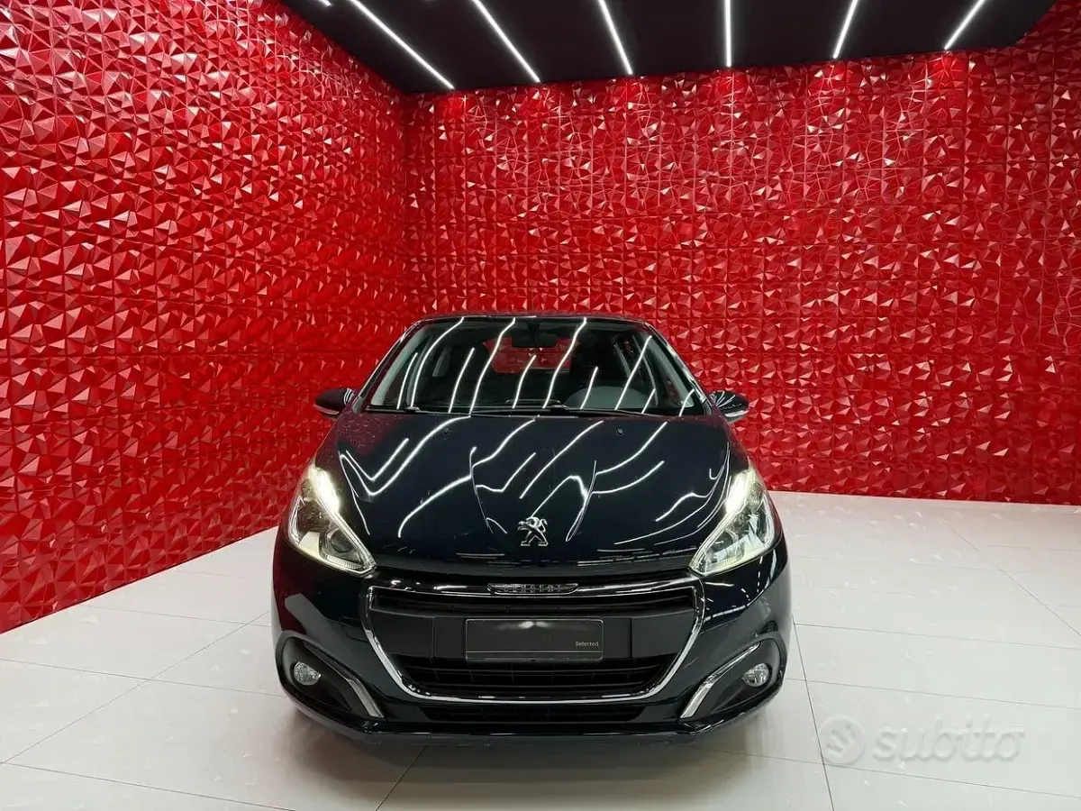 Usata Peugeot 208 Active 68 CV (50 kW) 2019 Blu Utilitaria
