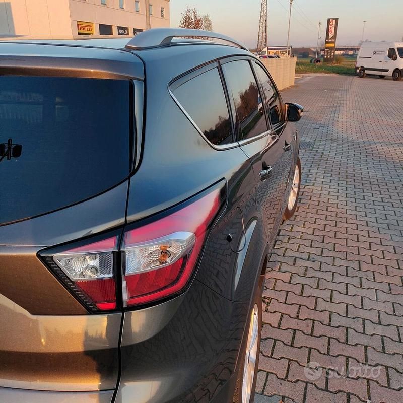 Usata Ford Kuga Business Edition 120 CV (88 kW) 2018 Grigio SUV
