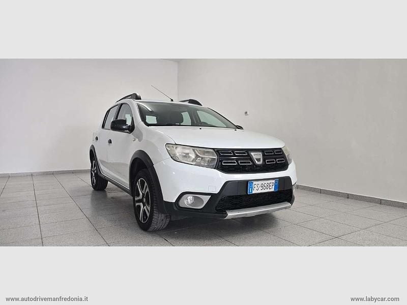 Bianco Usata 2018 Dacia Sandero Stepway Due volumi | 9750 € (Cara) - Immagine 1/4