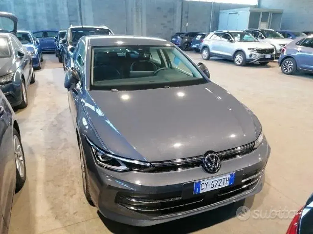 Usado VW Golf VIII Style 150 CV (110 kW) 2025 Gris Berlina