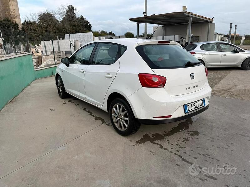 Usata 2011 Seat Ibiza Tre volumi | 2000 € (Super prezzo) - Immagine 1/4
