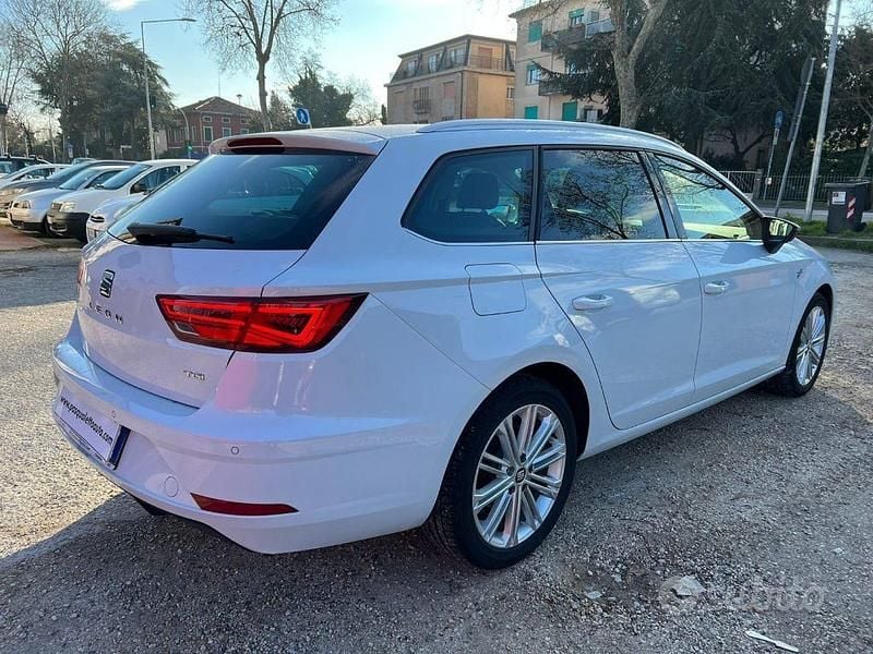 Usata Seat Leon ST XCELLENCE 130 CV (95 kW) 2020 Bianco Station wagon