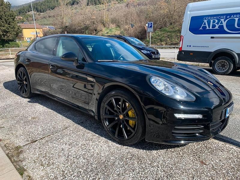 Usata Porsche Panamera Diesel 250 CV (183 kW) 2013 Nero Utilitaria
