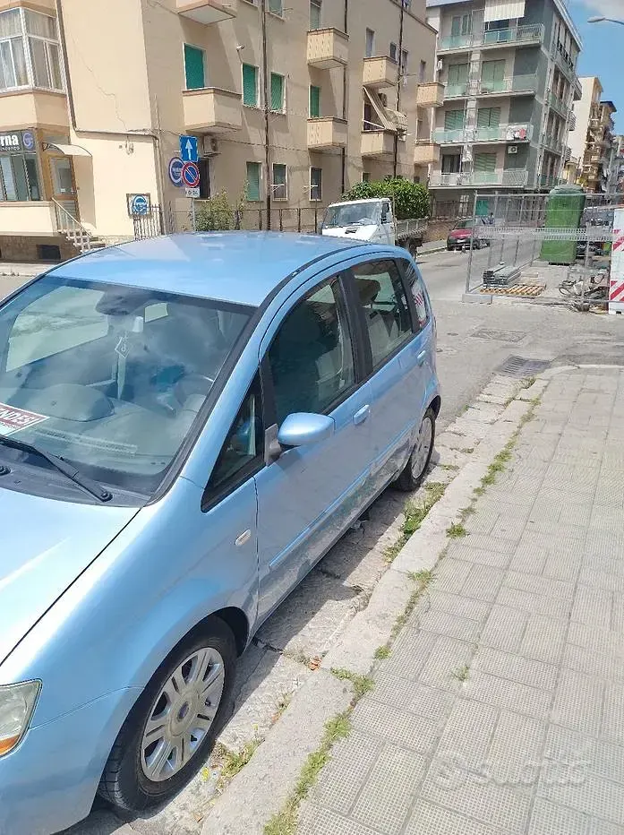 Usata Fiat Idea 69 CV (50 kW) 2004 Blu Monovolume