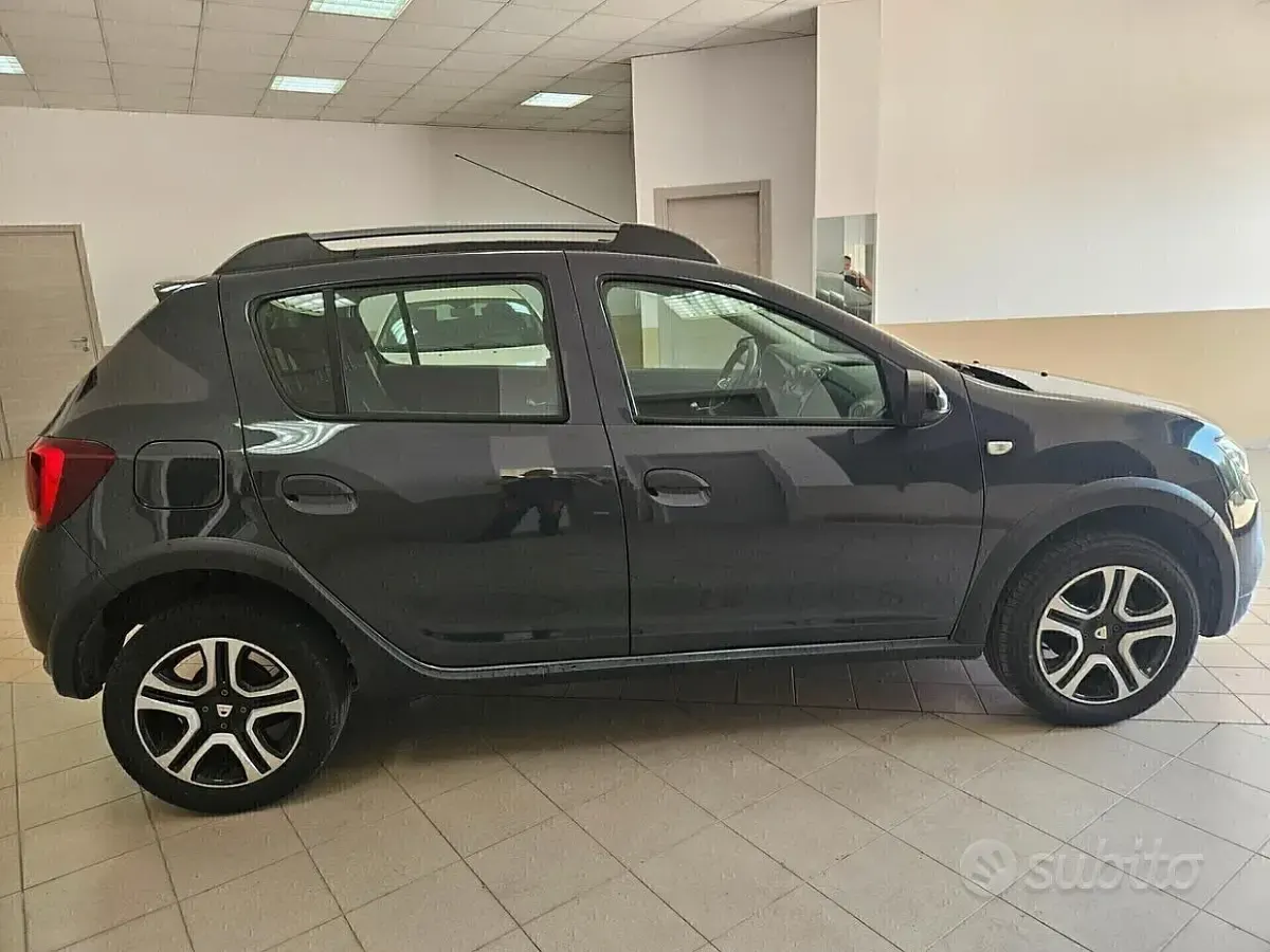 Usata Dacia Sandero Stepway 90 CV (66 kW) 2018 Grigio Berlina