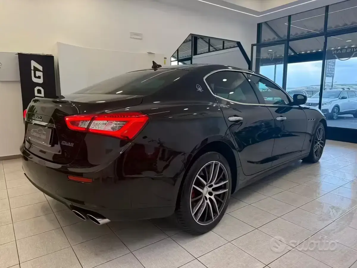 Usata Maserati Ghibli GranLusso 250 CV (183 kW) 2017 Nero Berlina