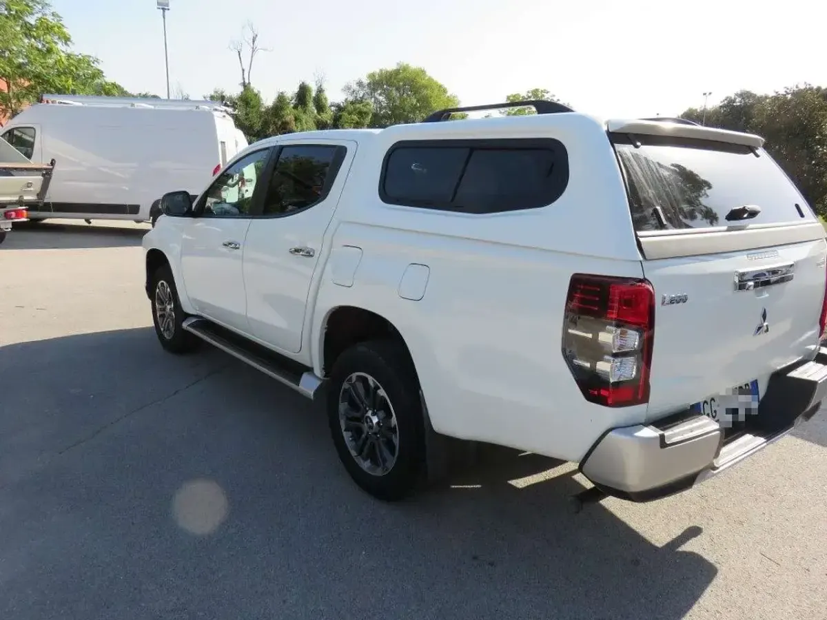 Usata Mitsubishi L200 Intense 150 CV (110 kW) 2021 Bianco Pick-up