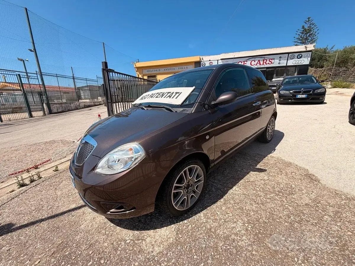 Usata Lancia Ypsilon 75 CV (55 kW) 2009 Marrone Utilitaria