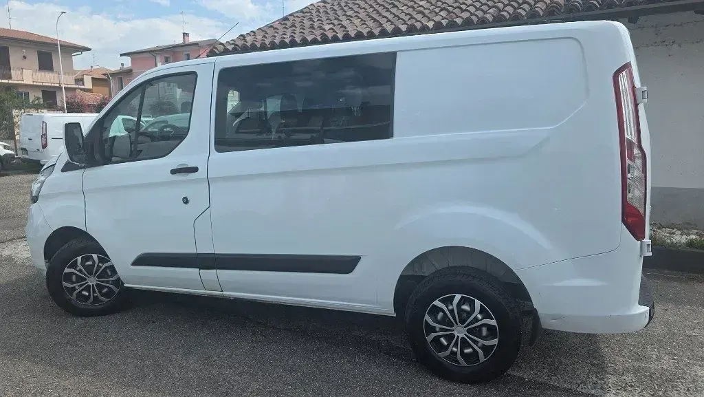 Usata Ford Transit Custom Trend 131 CV (96 kW) 2021 Bianco / pastello Berlina