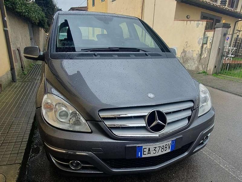 Usata Mercedes B200 Premium 140 CV (102 kW) 2010 Grigio Monovolume