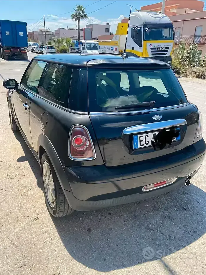 Usata Mini ONE 90 CV (66 kW) 2011 Nero Utilitaria
