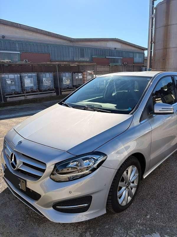 Usata Mercedes B180 109 CV (80 kW) 2017 Monovolume