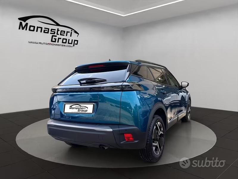 Usata Peugeot 2008 Allure 101 CV (74 kW) 2025 Blu SUV