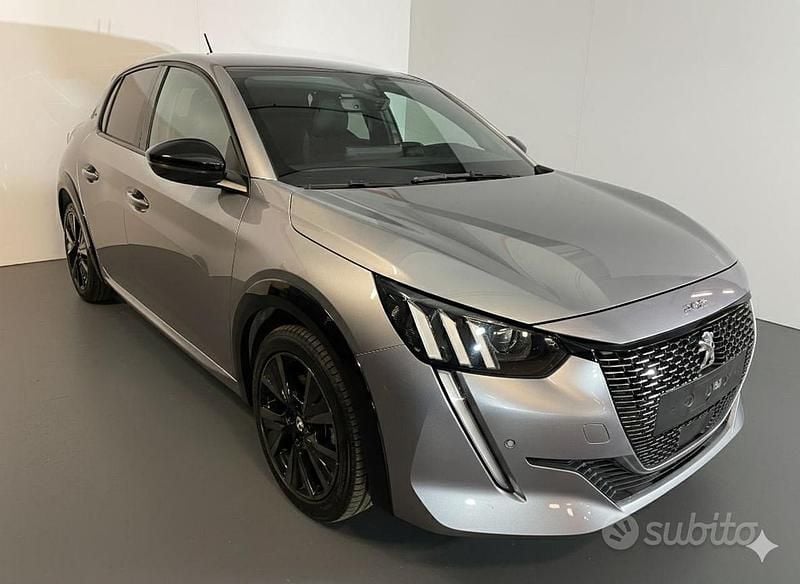 Usata Peugeot 208 GT 101 CV (74 kW) 2023 Grigio Utilitaria