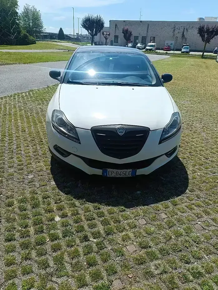 Usata Lancia Delta 120 CV (88 kW) 2012 Bianco Utilitaria