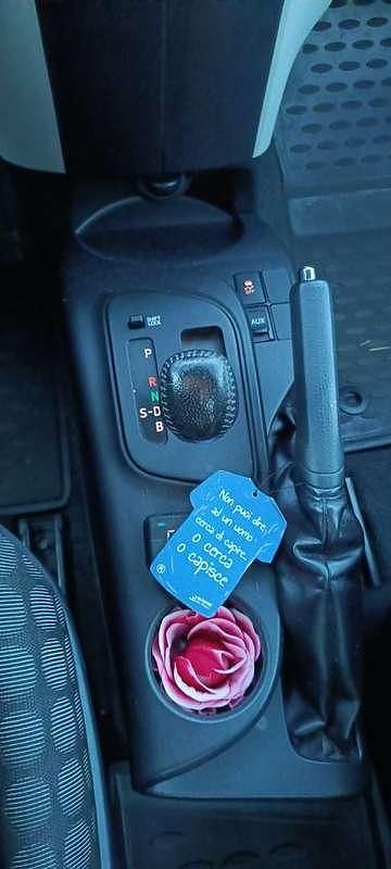 Usata Toyota iQ Executive 101 CV (74 kW) 2010 Grigio Utilitaria