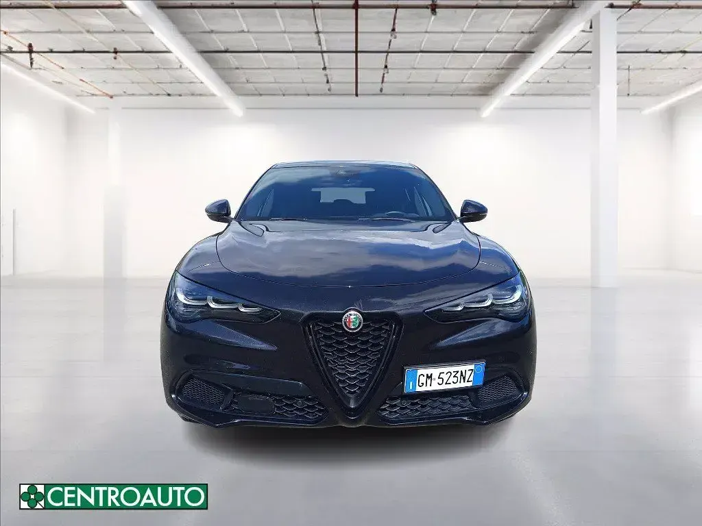 Usata Alfa Romeo Stelvio Veloce 209 CV (153 kW) 2023 Nero metallizzato SUV