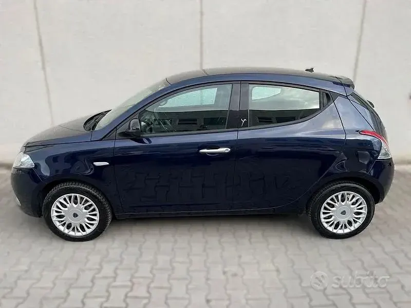 Usata Lancia Ypsilon Gold 69 CV (50 kW) 2017 Blu Utilitaria