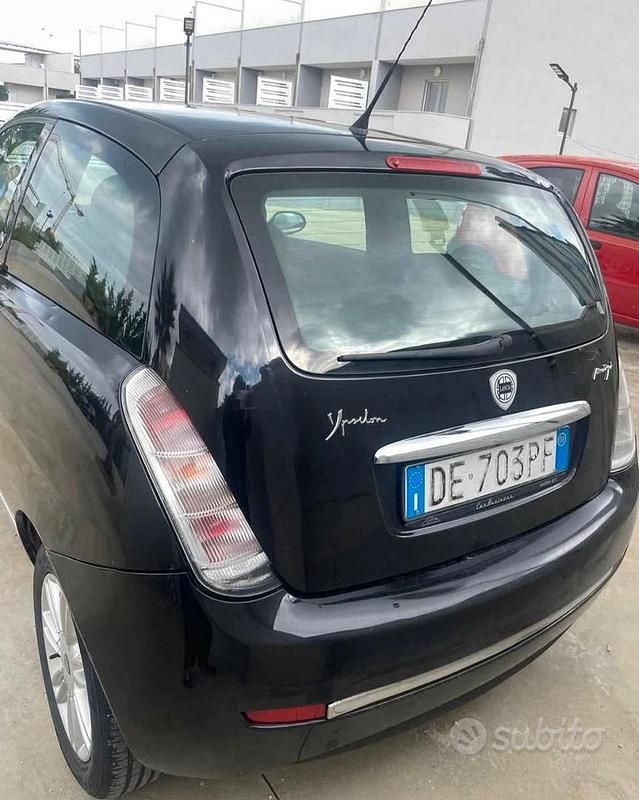 Usata Lancia Ypsilon 75 CV (55 kW) 2006 Nero Utilitaria