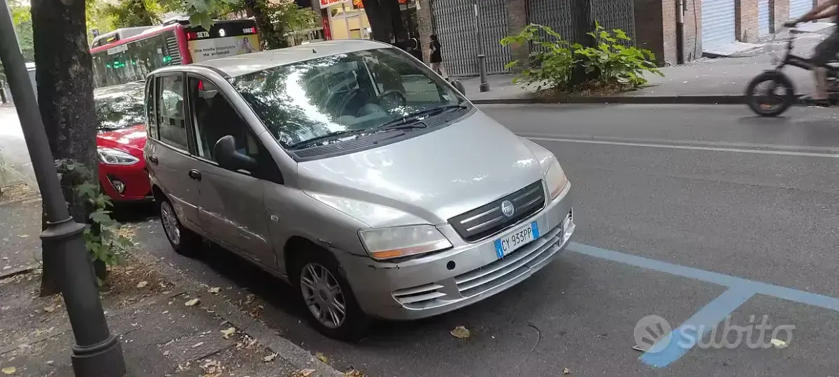 Usata Fiat Multipla 103 CV (75 kW) 2006 Grigio Monovolume