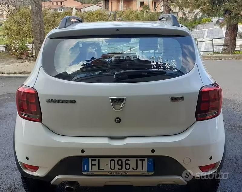 Usata Dacia Sandero 90 CV (66 kW) 2017 Bianco Berlina