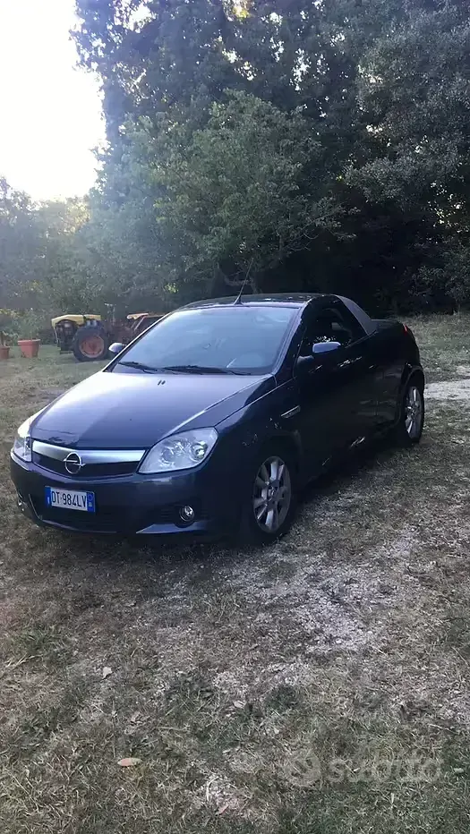 Usata Opel Tigra 90 CV (66 kW) 2008 Bluazzurro Cabrio