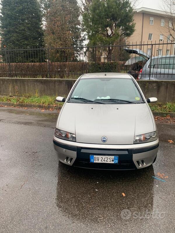 Usato 2002 Fiat Punto Benzin (1.500 €)