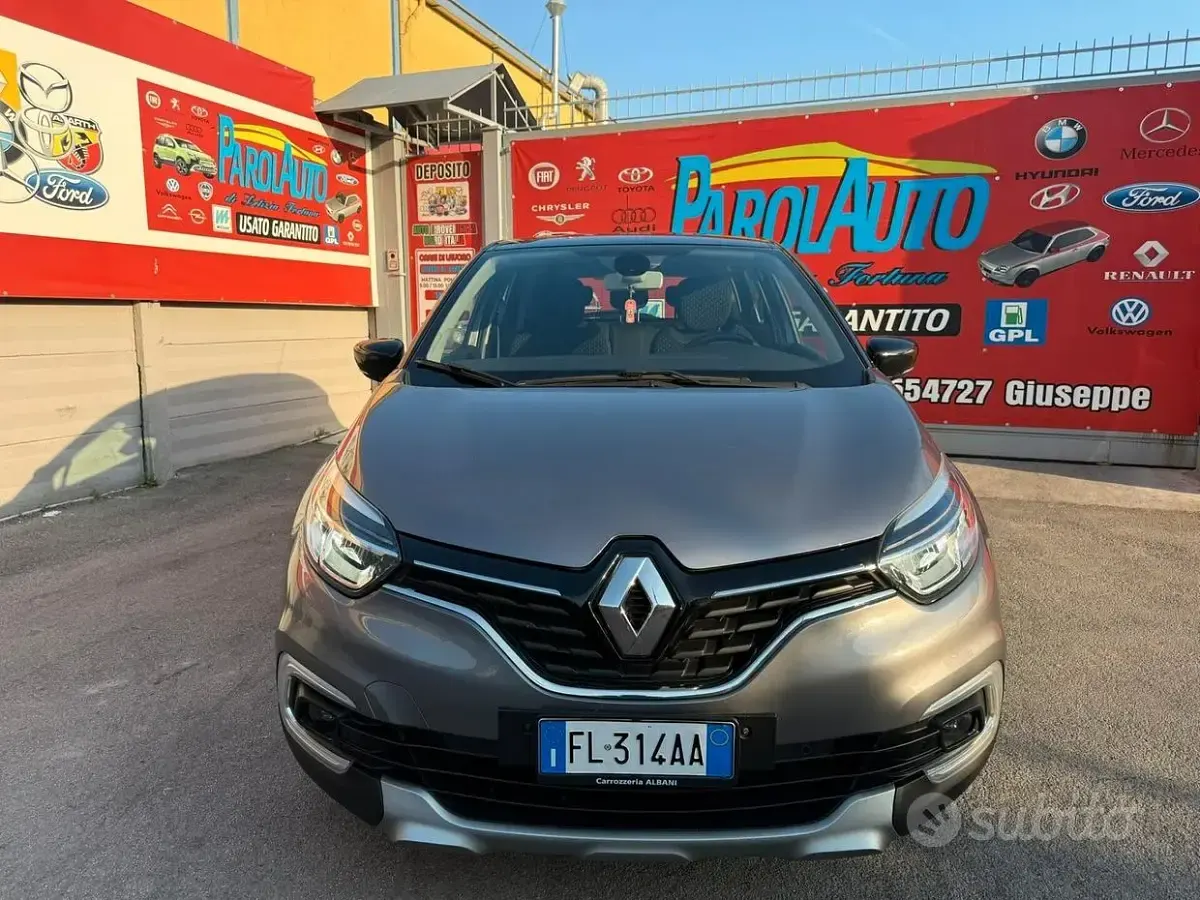 Usata Renault Captur Initiale Paris 110 CV (80 kW) 2017 Grigio SUV