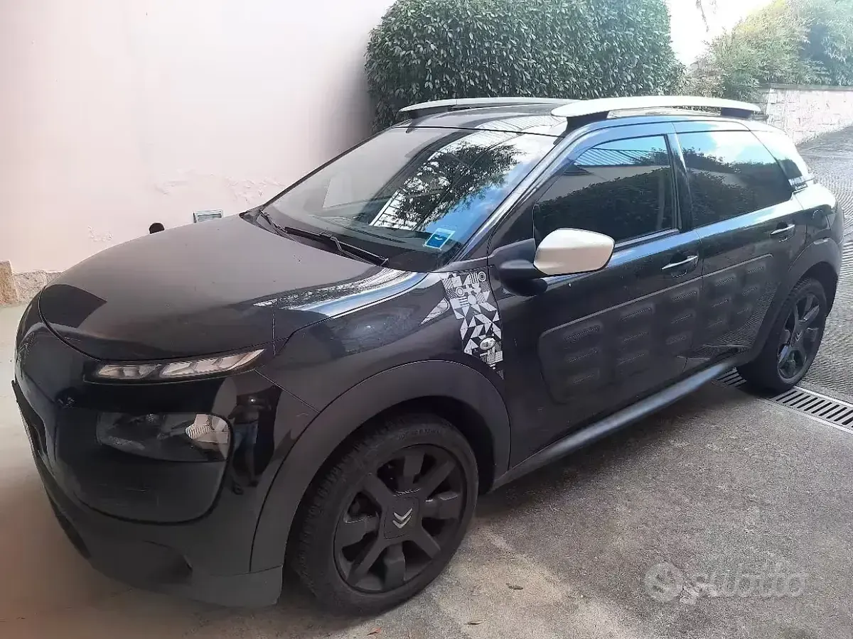 Usata Citroën C4 Cactus 99 CV (72 kW) 2017 Nero Utilitaria
