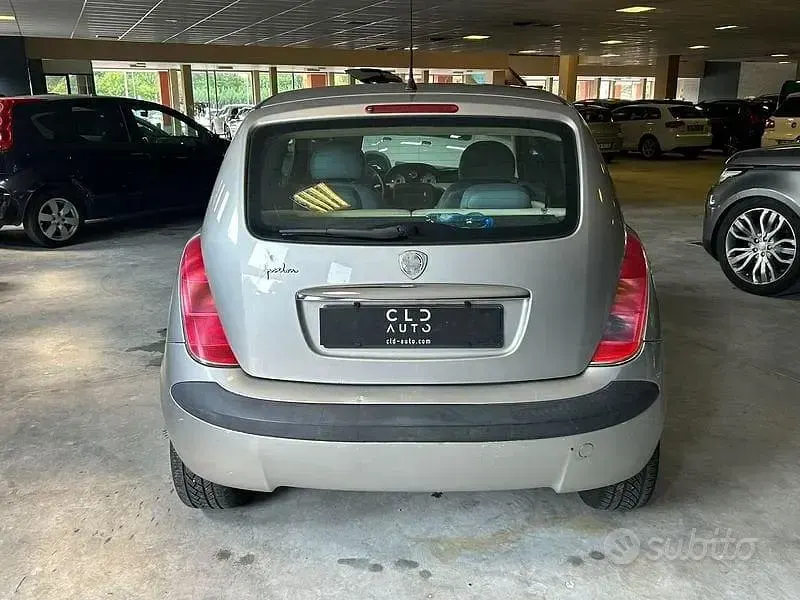 Usata Lancia Ypsilon 80 CV (58 kW) 2004 Grigio Utilitaria