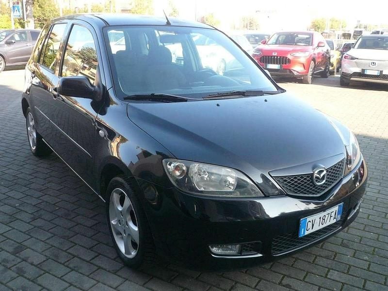 Usata Mazda 2 68 CV (50 kW) 2005 Nero Monovolume