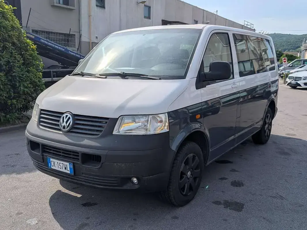 Usata VW Multivan Trendline 131 CV (96 kW) 2003 Bianco Monovolume