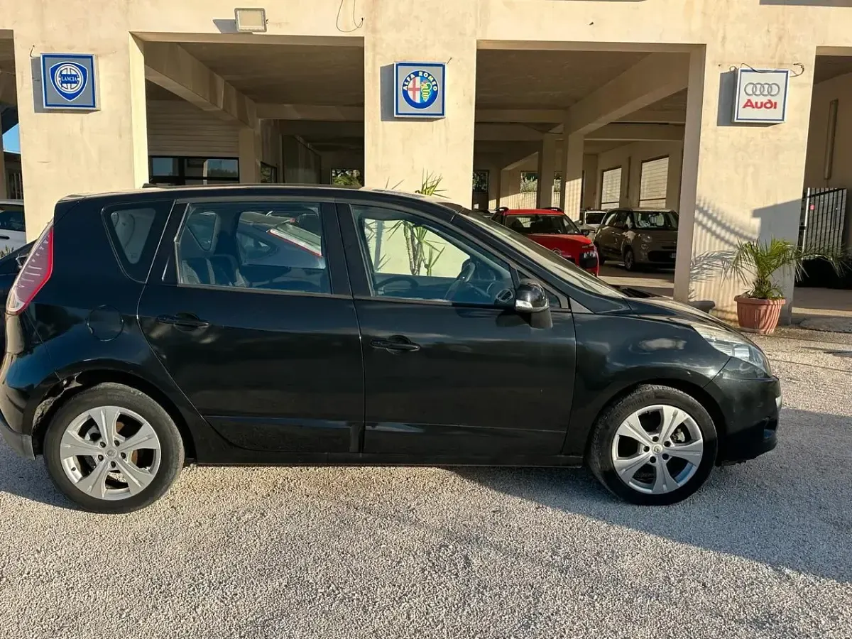 Usata Renault Scénic 149 CV (109 kW) 2011 Nero Monovolume