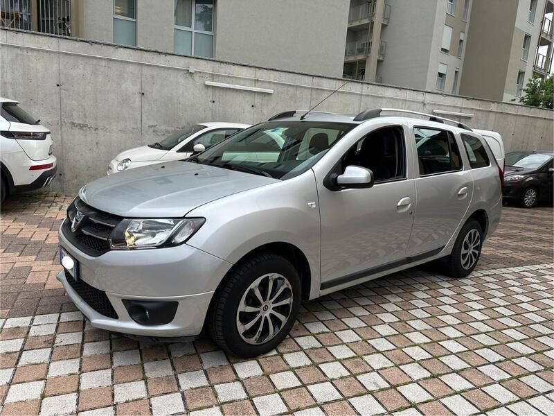 Argento Usata 2014 Dacia Logan MCV Lauréate Station wagon | 6500 € (Buon prezzo) - Immagine 1/4