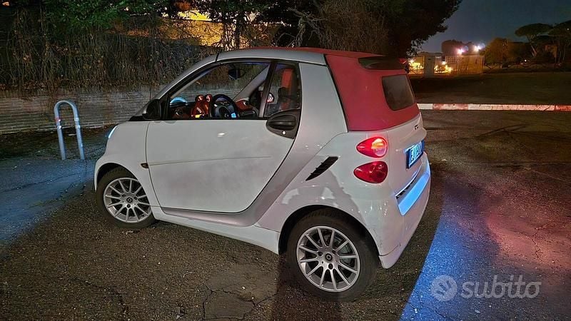 Bianco Usata 2012 Smart ForTwo Cabrio Cabrio | 5800 € (Buon prezzo) - Immagine 1/4