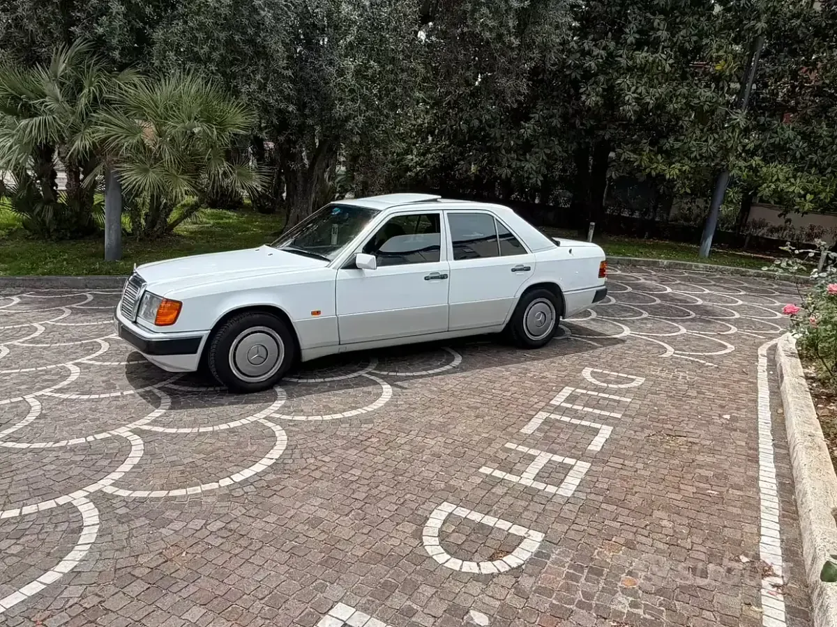 Usata Mercedes E200 1990 Bianco Berlina