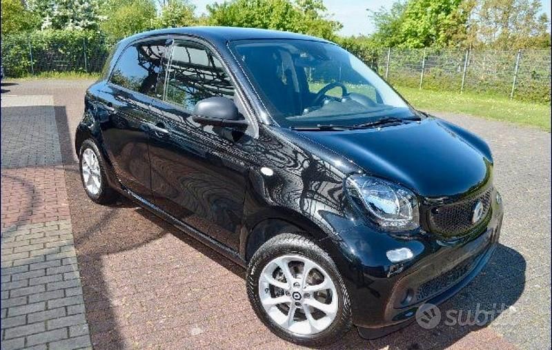 Usata Smart ForFour Prime 90 CV (66 kW) 2019 Nero Utilitaria