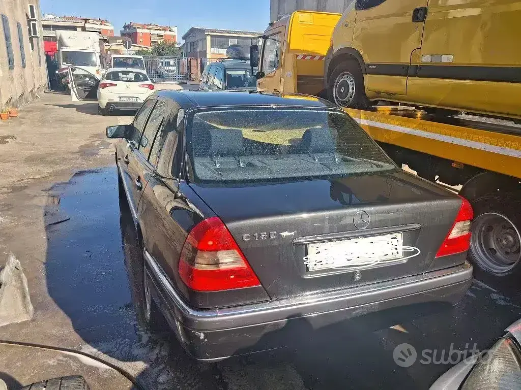 Usata Mercedes C180 Classic 122 CV (89 kW) 1998 Nero Berlina