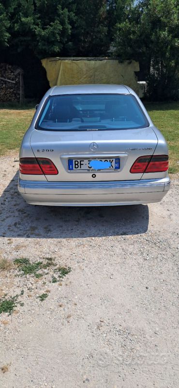 Usata Mercedes E200 Avantgarde 186 CV (136 kW) 1999 Grigio Berlina